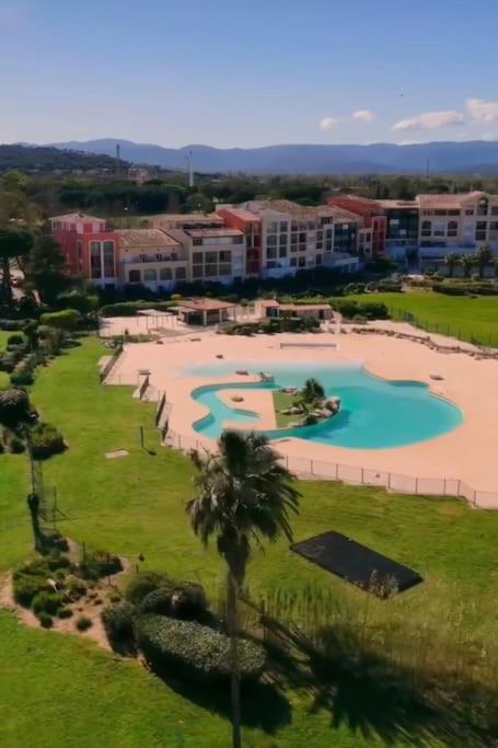 קוגולין Proche St Tropez Refait A Neuf Bord De Plage Et Piscine מראה חיצוני תמונה